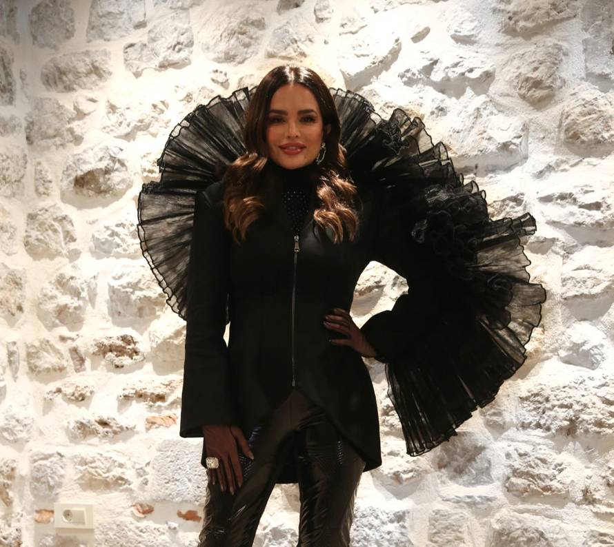 Severina je u raskošnom outfitu dočekala 2024.: 'Sretna sam jer sam ovdje zajedno sa sinom...'