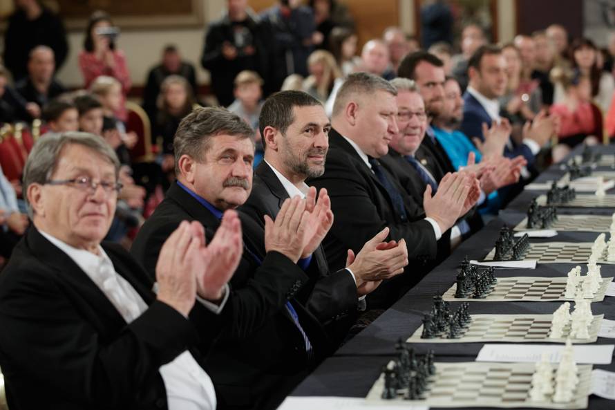 Ćiro, Šeks i Martin pokušali se suprotstaviti Gariju Kasparovu