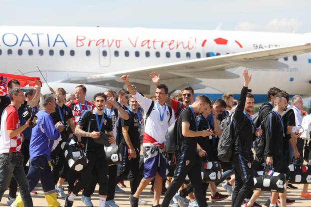 Vatreni sletjeli u ZraÄnu luku dr. Franjo TuÄman