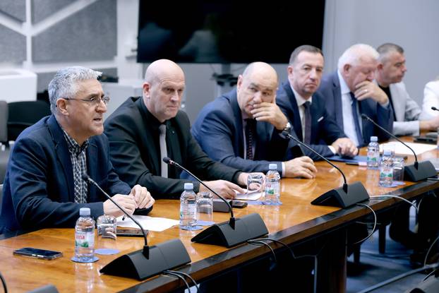 Zagreb: Održan okrugli stol "Vukovar, mjesto posebnog pijeteta - moj izbor i u dobru i u zlu"