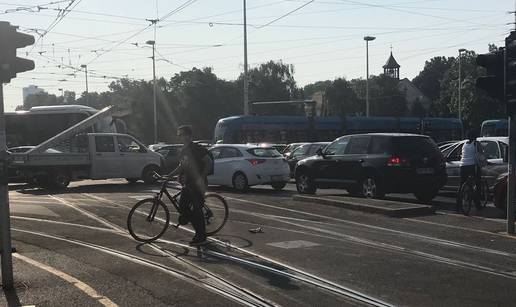 Opet su 'zarobljeni' u prometu: 'Nismo se pomaknuli pola sata'