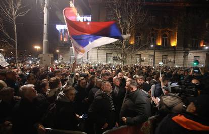 Izbili su neredi na prosvjedu u Srbiji: 'Beograd nismo izgubili, on je otet! Kreće štrajk glađu!'