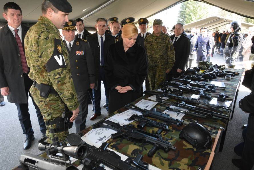 Kolinda dobrovoljcima: 'Vi ste nasljednici hrvatskih branitelja'
