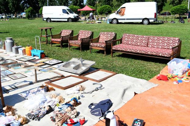Koprivnica: Popularni buvljak zbog toplotnog vala ipak je imao nešto manje prodavača i kupaca