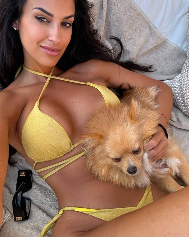 FOTO Modrićev suigrač ljubi 10 godina stariju bujnu voditeljicu