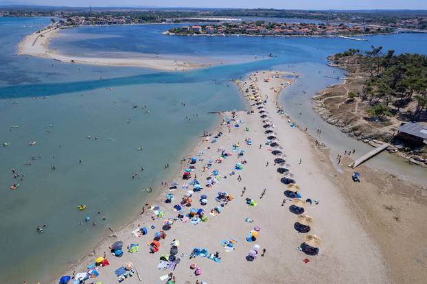 Kraljičina plaža u Ninu jedna je od najvećih i najljepših plaža na hrvatskoj obali