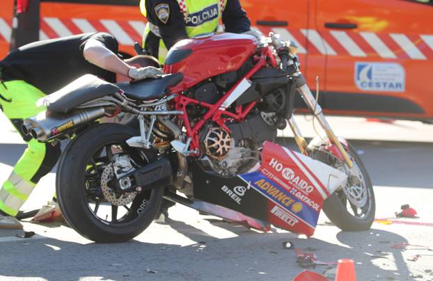 Split: U sudaru s osobnim vozilom poginuo motorist