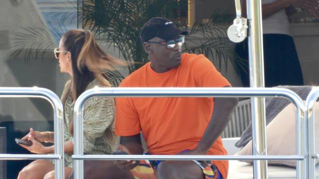 ARHIVA - 2021. Michael Jordan stigao je na Hvar, sa suprugom napravio selfi