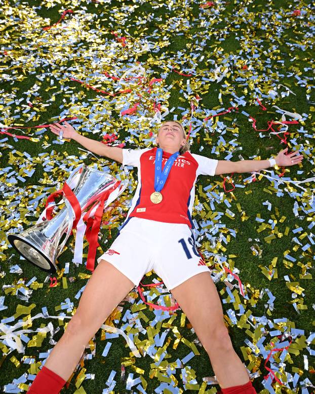 FOTO Prvakinja Europe skinula dres i ušla u povijest. Na prvi je spoj išla u salon namještaja