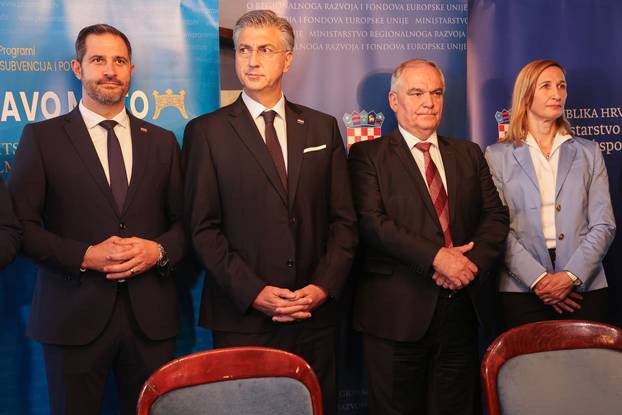 Split:  Premijer Plenković na potpisivanju Ugovora o sufinanciranju izgradnje i opremanja sportskog centra Vučevica