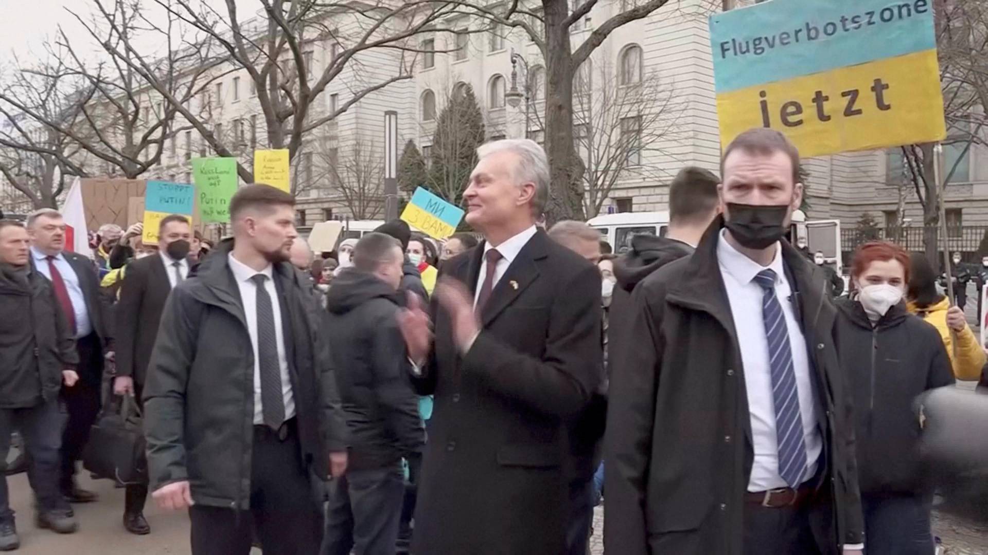 Lithuanian President Nauseda joins pro-Ukraine protest outside Russian embassy in Berlin