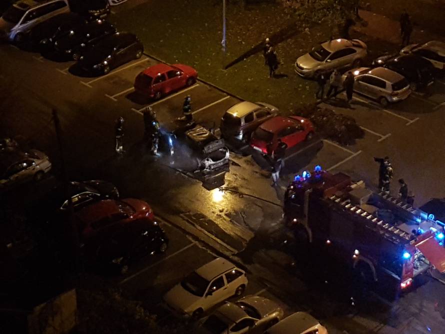 Planuo automobil na zapadnom dijelu grada, čule se eksplozije