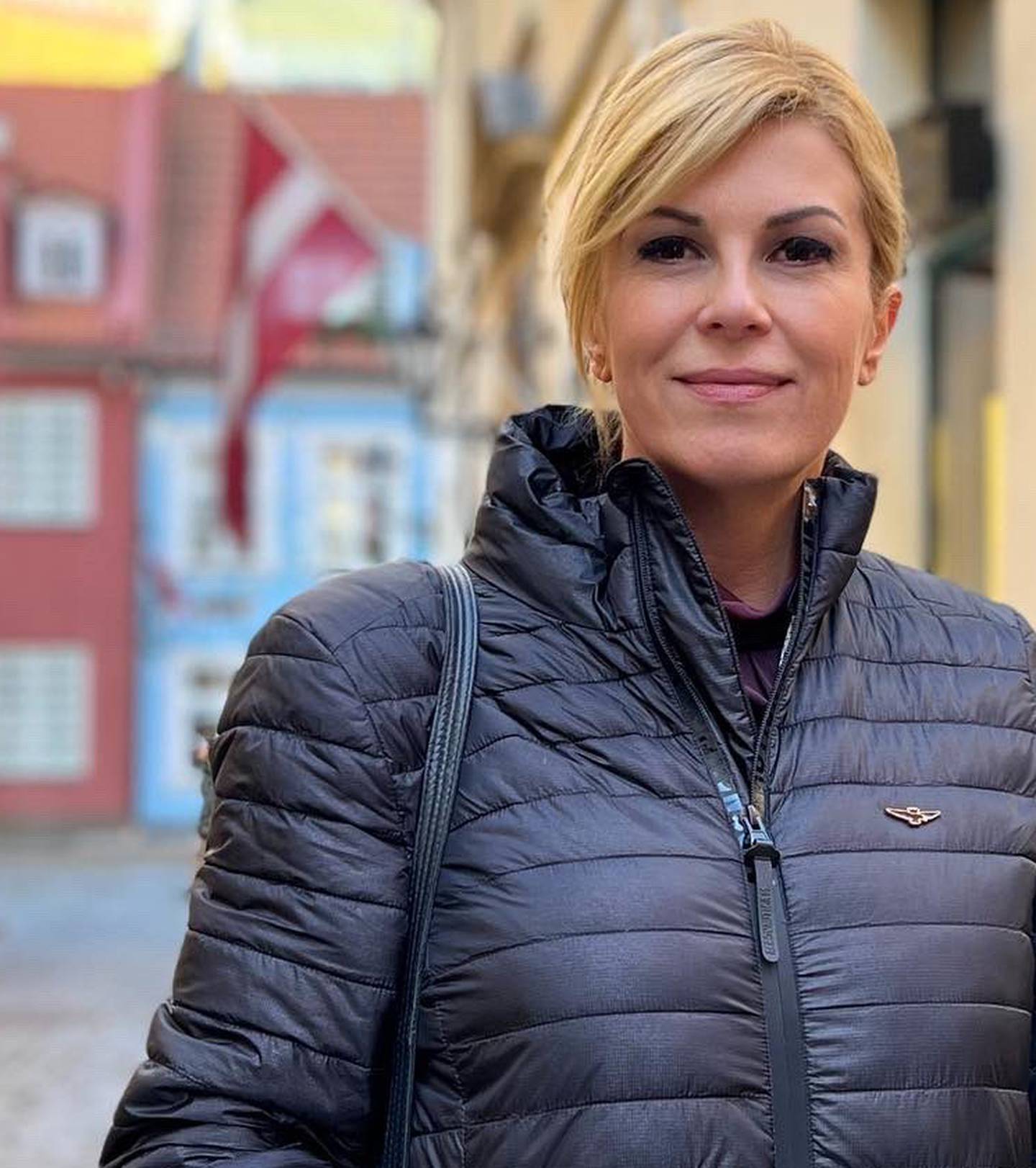 Kolinda u uskoj haljini naglasila struk, javili joj se strani fanovi: 'Jedinstvena si! Zaljubljen sam'