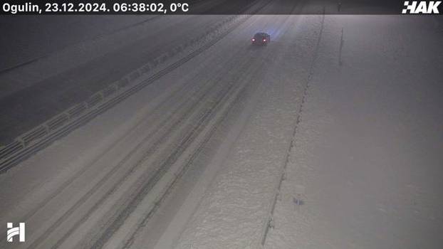 FOTO Snijeg zameo Hrvatsku! Pogledajte kako izgledaju ceste. Zbog mećave su zatvorili dio A1