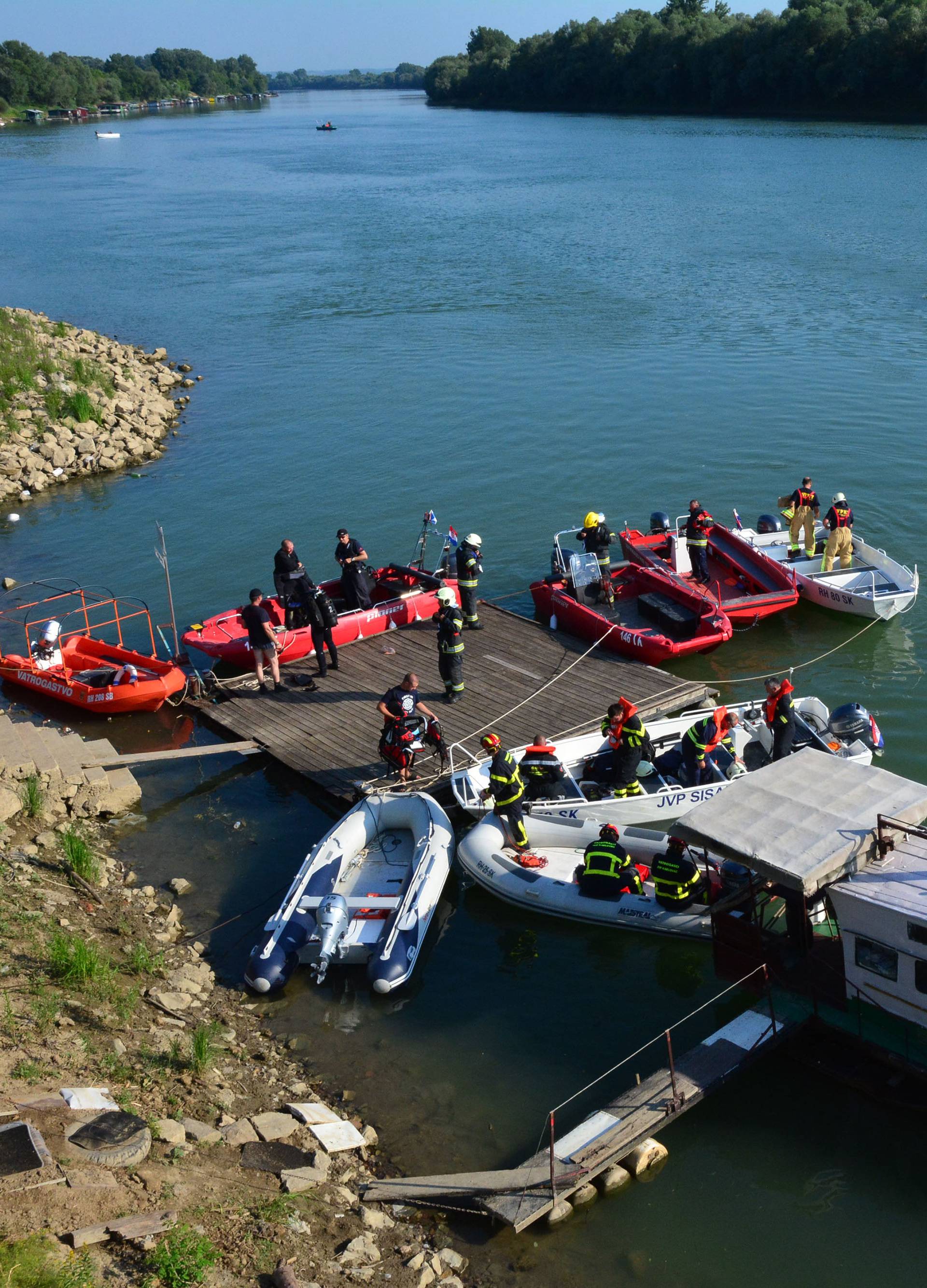 Vježba na Savi: Vatrogasci su spašavali ljude s riječnog broda