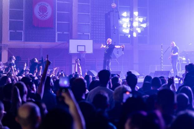 Županja: 13. božićni koncert Opće Opasnosti i prijatelja