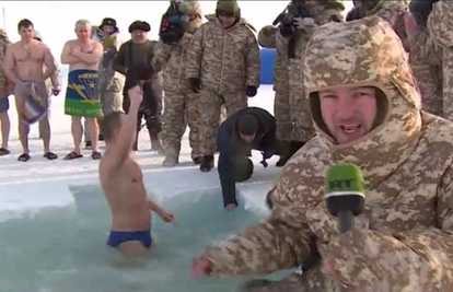 E to je vježba: Ruski se vojnici na Arktiku goli 'bućkali' u vodi