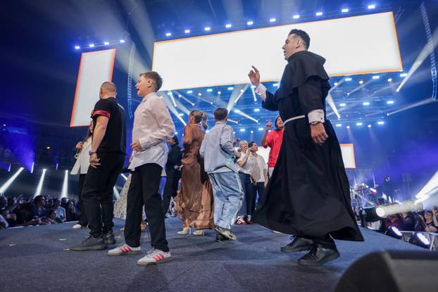 Zagreb: U Areni Zagreb održan koncert "Progledaj srcem"