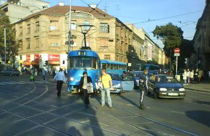  Vozačica Twinga udarila u tramvaj na  Savskoj cesti