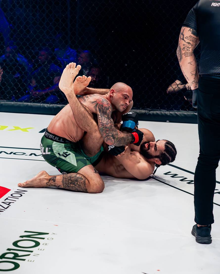 AK47 može s malim rukavicama! Vrhunska predstava Kedveša, a dosadni Gruzijac dobio Bažanta