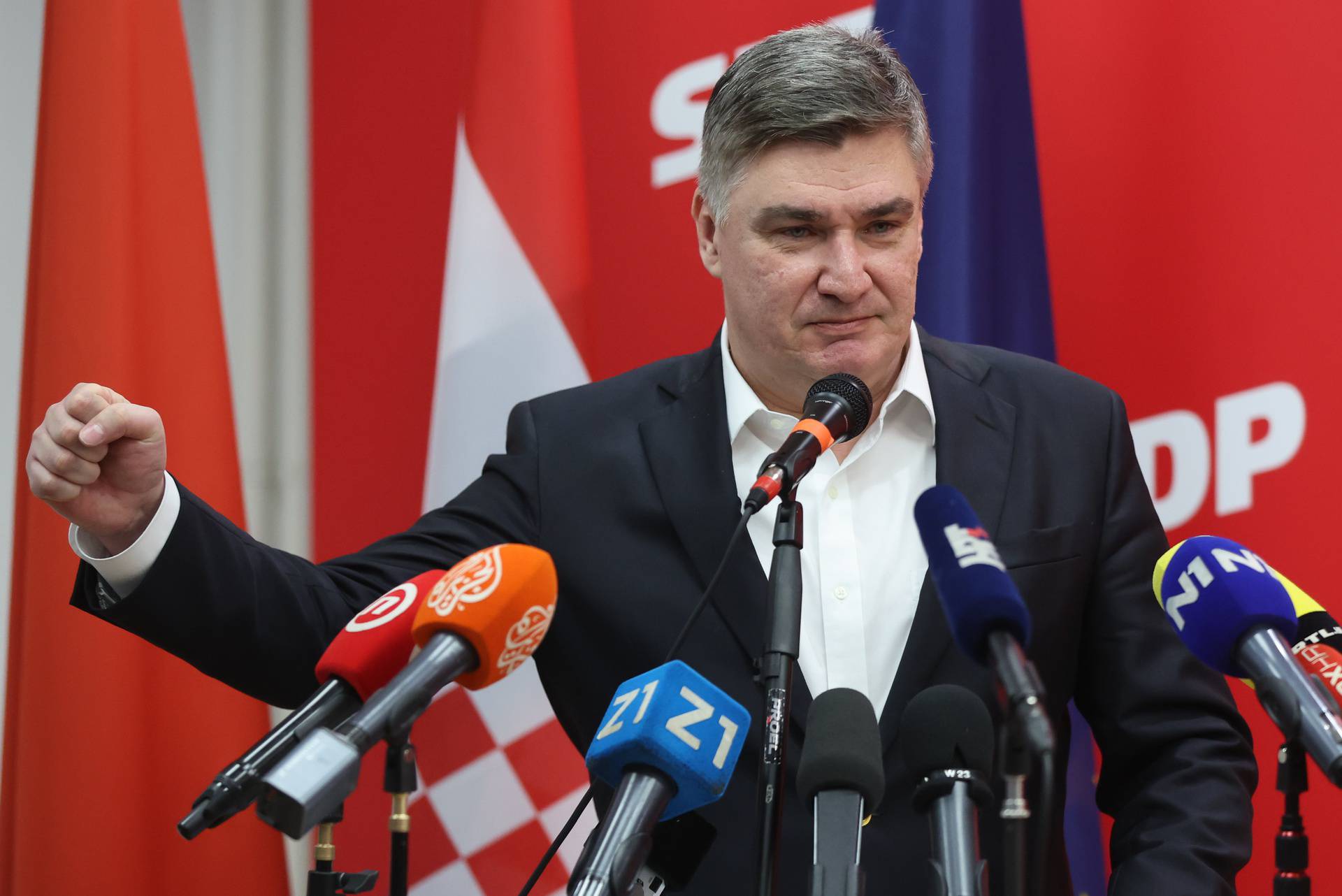 U sredisnjici SDP-a odrzana je sjednica Glavnog odbora SDP-a na kojoj su se obratili Predja Grbin i predsjednik Zoran Milanovic