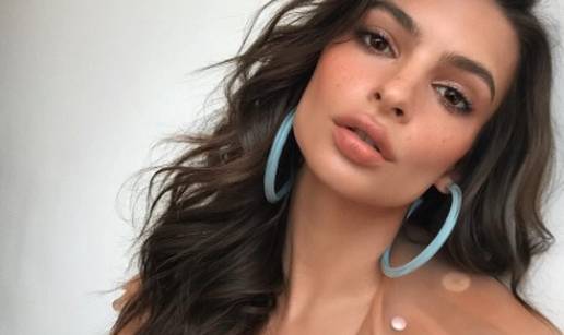 Nezgoda u restoranu: Emily 'slu&ccaron;ajno' pokazala bradavicu