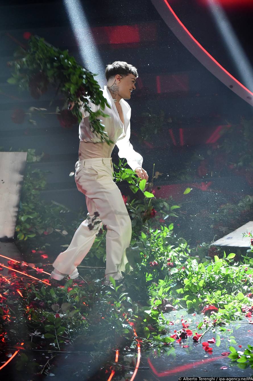 Sanremo, 73rd Italian Song Festival, Early Evening