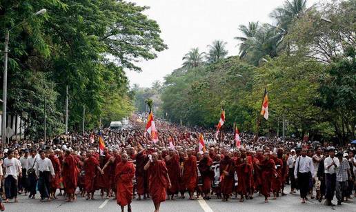 Budisti na ulicama zbog militaristi&ccaron;ke vlade