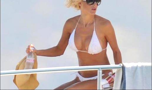 Victoria Silvstedt brčka se u bikiniju u Saint Tropezu