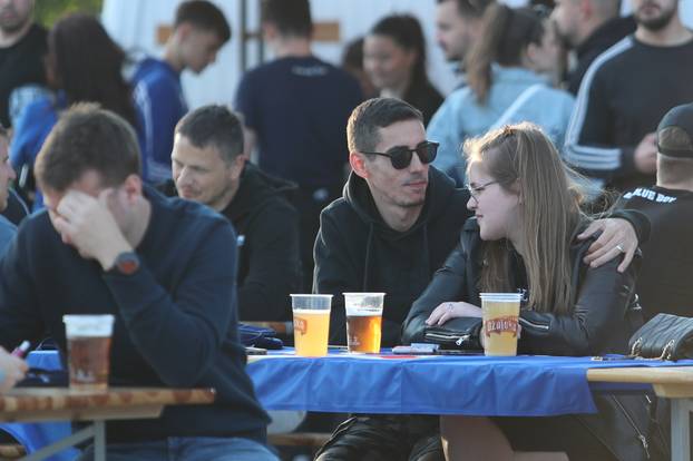 Zagreb: Organizirano gledanje utakmice uz stadion Maksimir između RIjeke i Diname