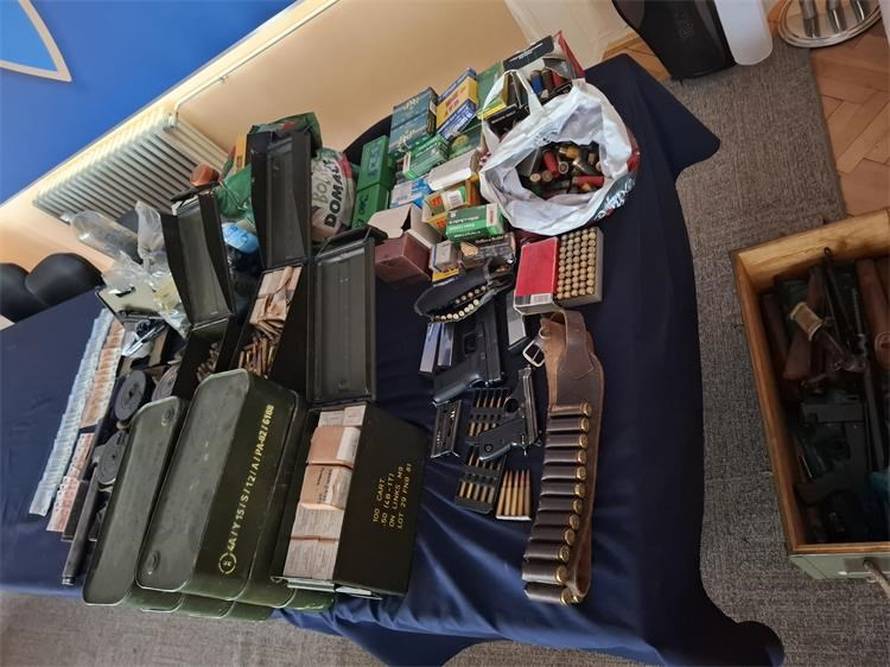 FOTO Ogromna zapljena oružja u Slavoniji: Troje ljudi uhićeno. 'Ovako nešto nismo dugo imali'