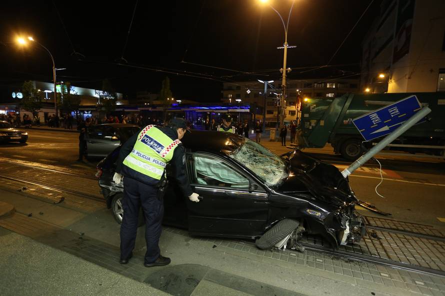 Automobilom pokosio pješake pa bježao: Poginula žena (61)
