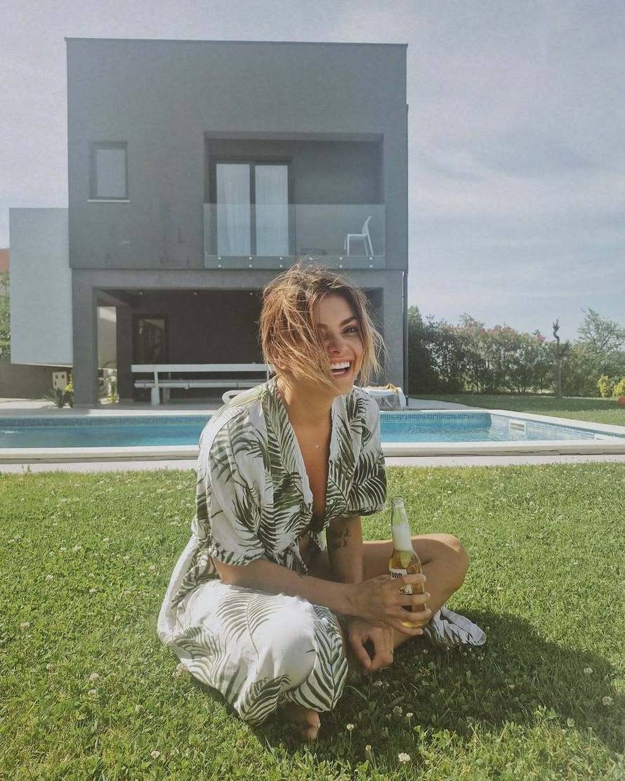 Ella Dvornik je u blokadi: Evo koliko je zaradila prošle godine