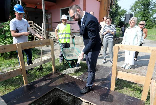 Zagreb: Gradonačelnik Tomašević položio kamen temeljac nove škole u Jakuševcu