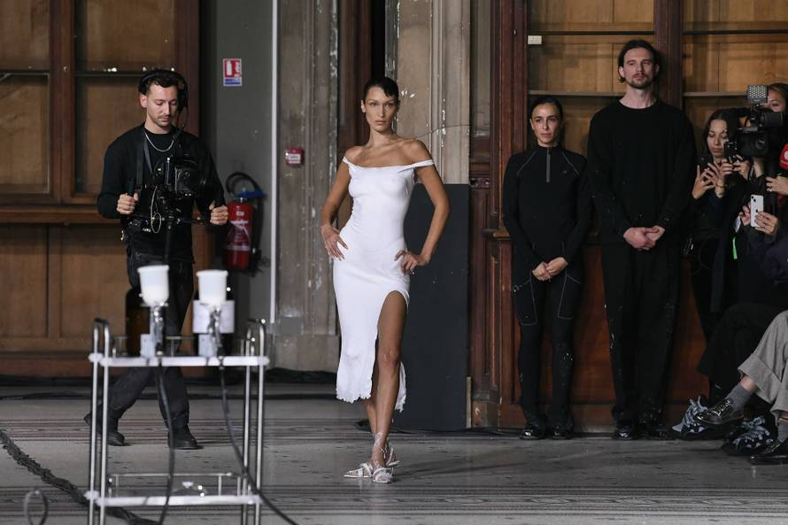 Bella Hadid at COPERNI SS23 runway during Paris fashion Week on September 2022 - Paris, France. 30/09/2022