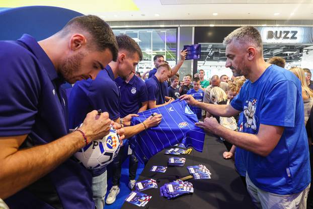 Zagreb: Otvorenje novog Dinamovog fan shopa