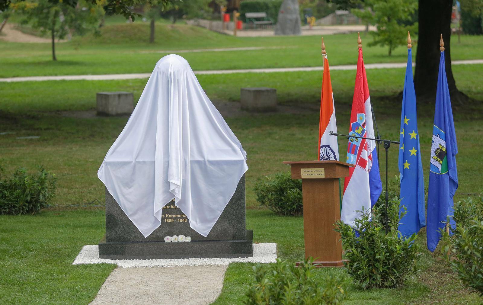 Zagreb: SveÄano otkrivanja biste Mahatme Gandhija u povodu 150. obljetnice roÄenja