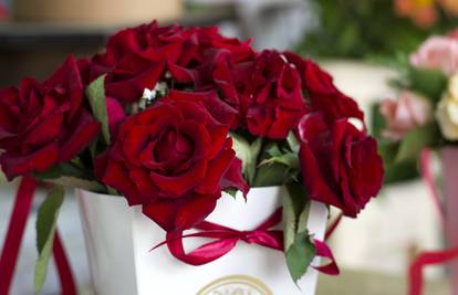 Žena već osam godina dobiva cvijeće od supruga koji je umro