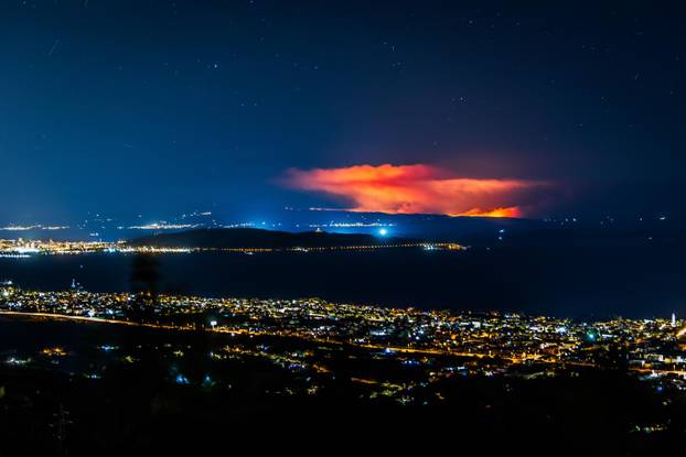 Pogled s Kozjaka na požar na Braču