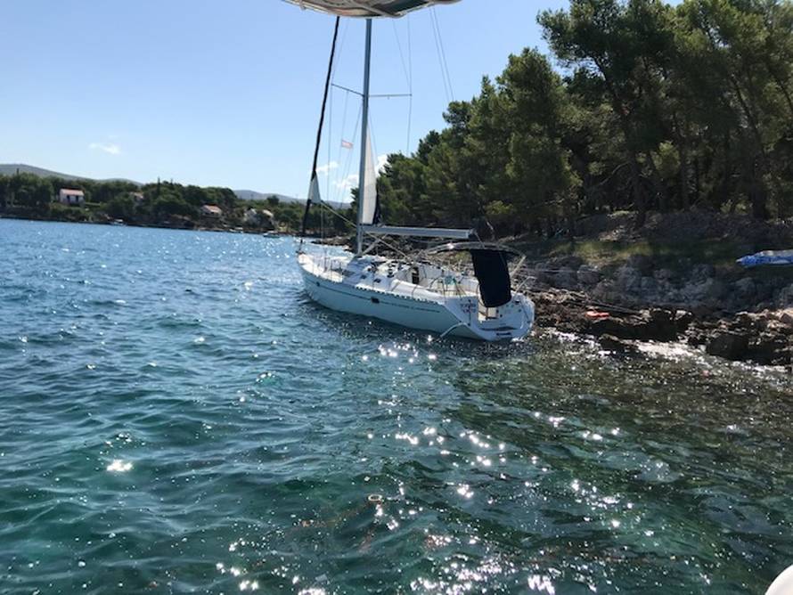 'Brodica  je udarila u nešto, mi ubrzano tonemo, pomozite...'