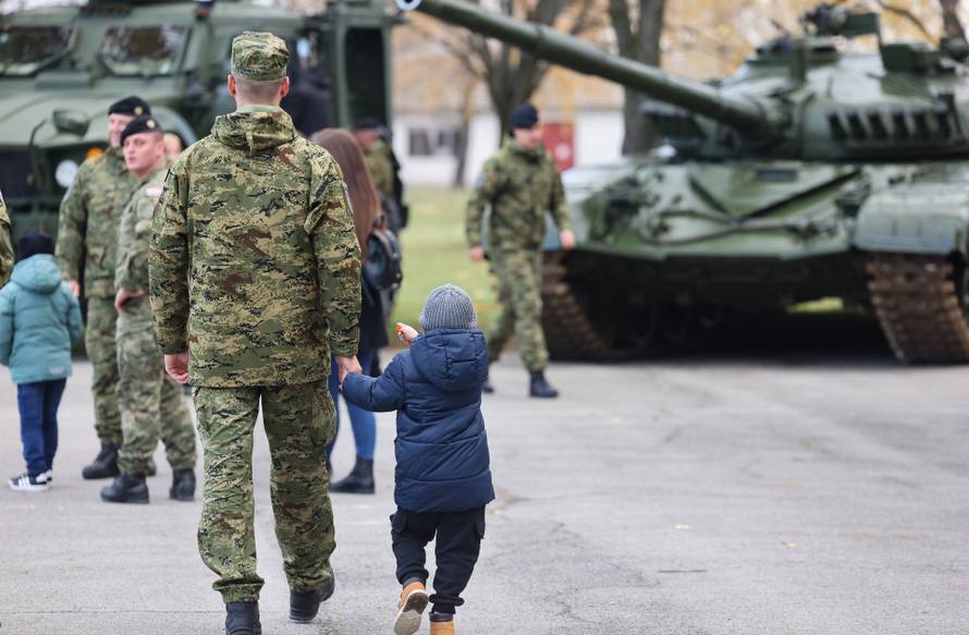 FOTO 151 vojnik ide na Kosovo