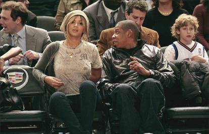 Beyonce Jay-Z-ju 'nabila rogove' s košarkašem