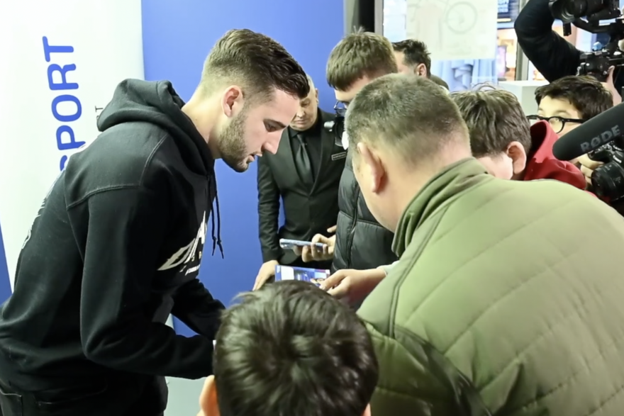 Igra&ccaron;i Dinama na dru&zcaron;enju s navija&ccaron;ima