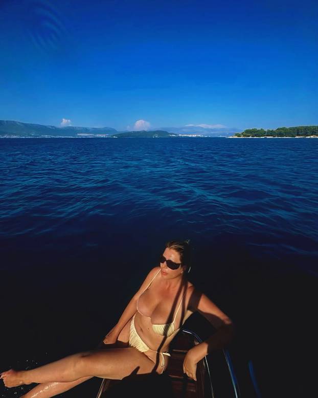 FOTO Fatalna Nandi borila se za 'Savršenog': Pokazala kako sad izgleda u badiću, uživa na moru