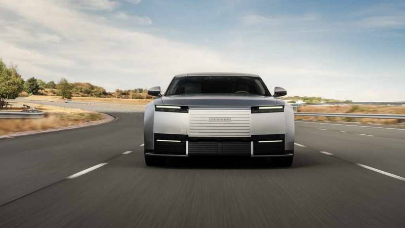 Kontroverzni Jaguar Type 01 na struju izgleda kao nešto što bi vozio negativac iz stripova