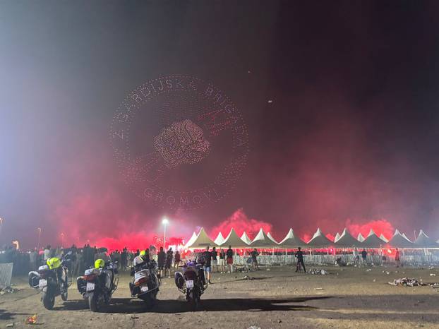 FOTO Spektakularna predstava dronova na nebu: Odali počast svim brigadama i Vukovaru