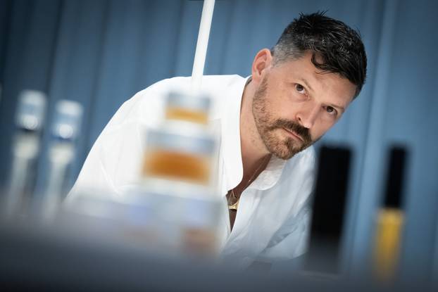 Zagreb: Otvorenje izložbe Skin(s)care - između njege i nasilja