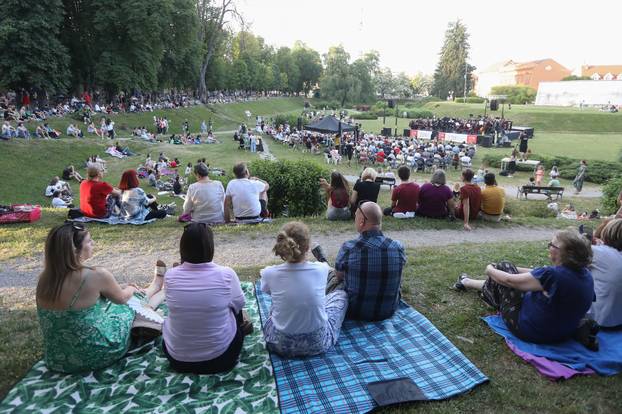 Karlovac: Klasika u parku Glazbene skole