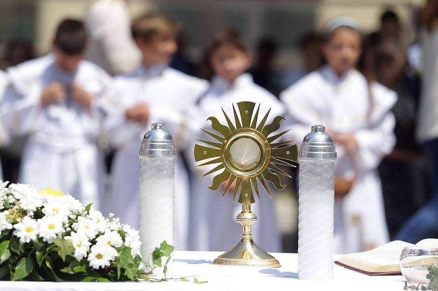 Danas je blagdan Tijelovo, ali znate li zašto se uopće slavi?