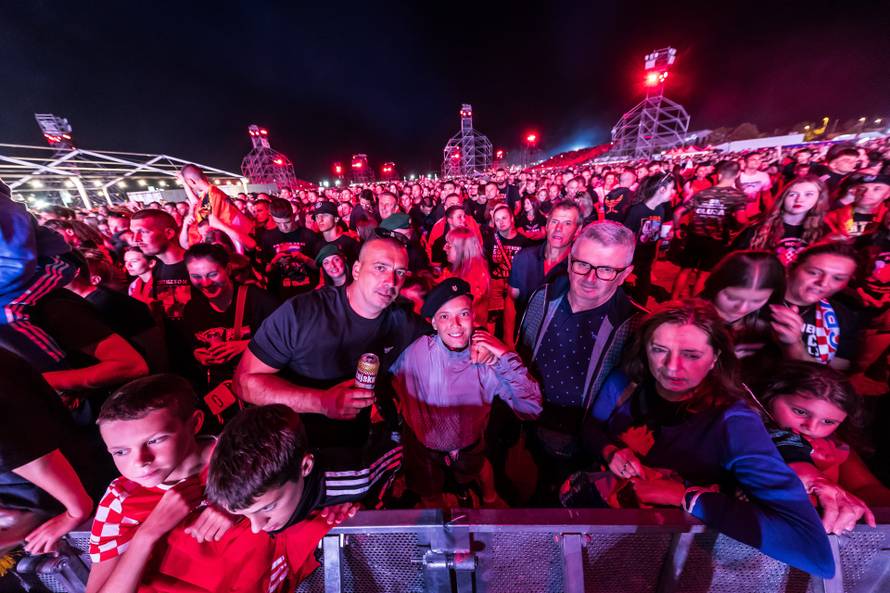 Obožavatelji na velikom koncertu Marka Perkovića Thompsona u Sinju